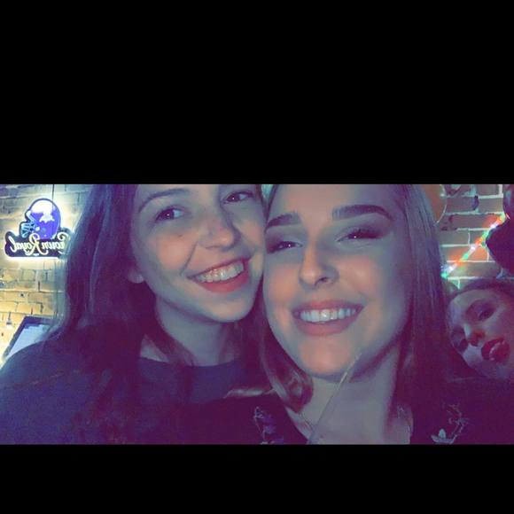 Meet your Posher, Clelie - Picture 1 of 1